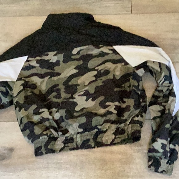 Camo white and black windbreaker from urban kids Size Large (14/16) - Picture 3 of 5